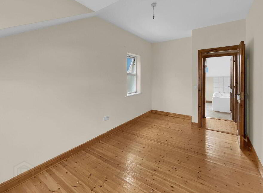 49 An Chuirt, Monard, E34AC80