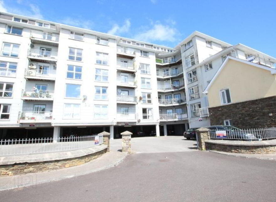 21 The Waterfront, Lynch's Quay, Cobh, P24C954