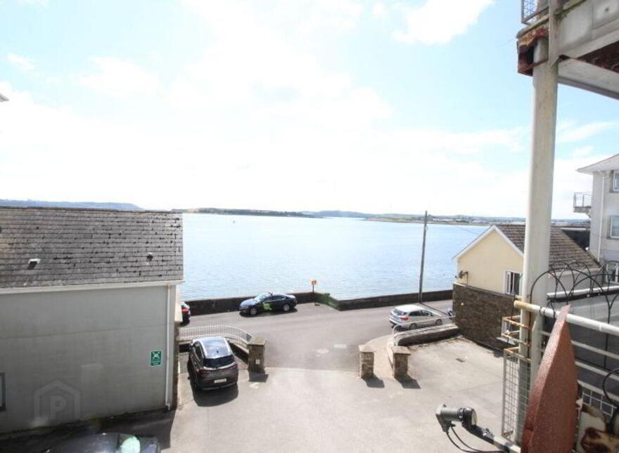 21 The Waterfront, Lynch's Quay, Cobh, P24C954