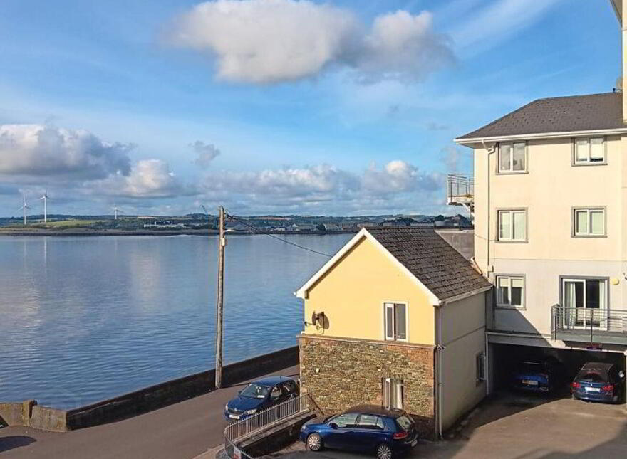 21 The Waterfront, Lynch's Quay, Cobh, P24C954