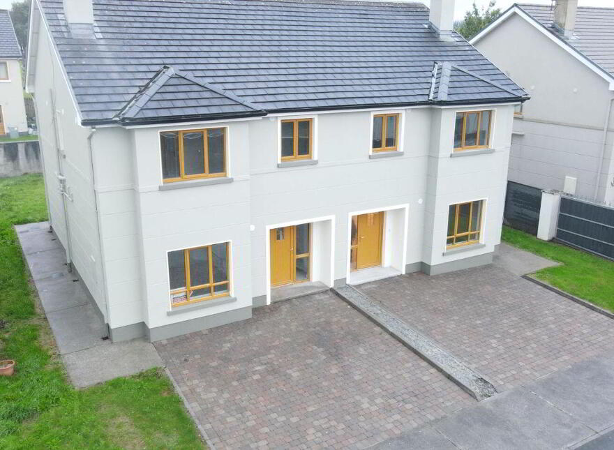 23 Woodstream, Castlerea, F45VF59