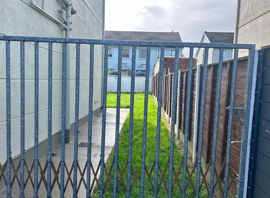 23 Woodstream, Castlerea, F45VF59