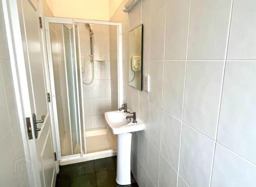 Apartment 2 Gort An Tsamhraidh, Claregalway Shopping Centre, Claregalway, H91R638