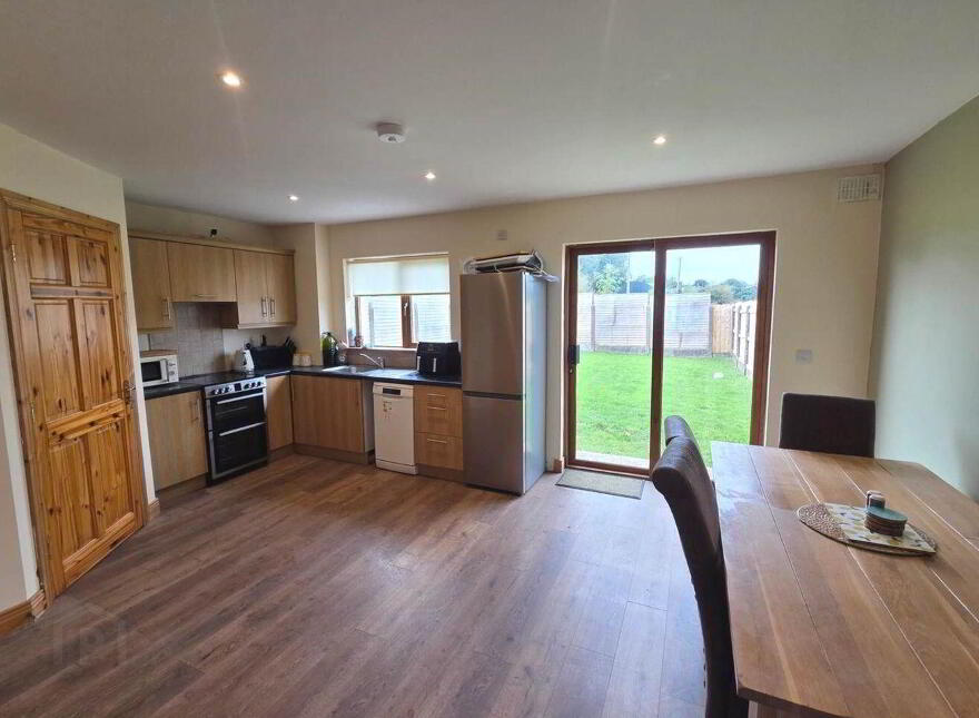77 Meadowbrook, Tulsk, F45WD83