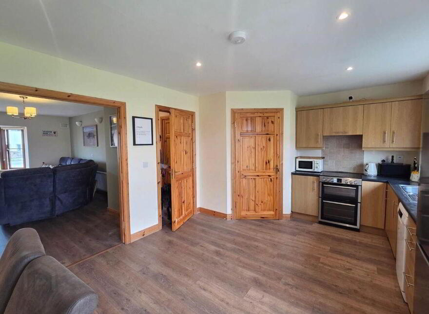 77 Meadowbrook, Tulsk, F45WD83