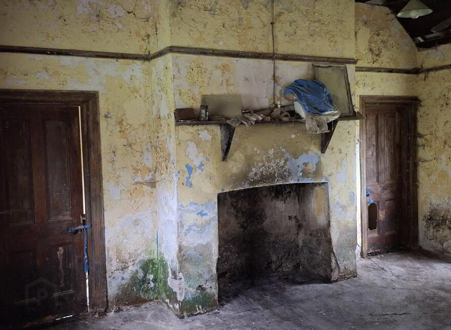 Shroof, Monasteraden