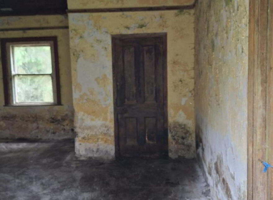 Shroof, Monasteraden