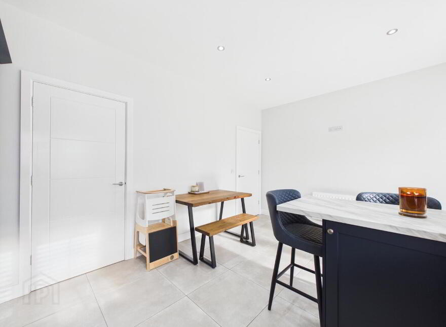 17 South Lake Park, Craigavon, BT64 1BE