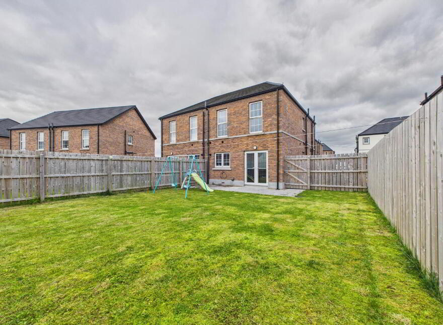 17 South Lake Park, Craigavon, BT64 1BE
