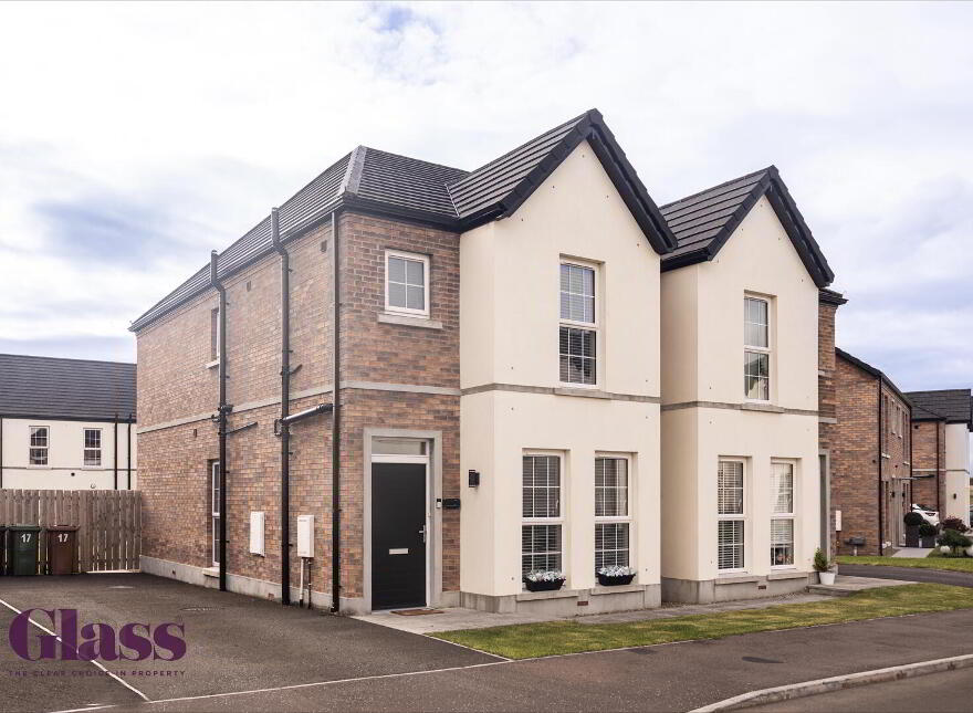 17 South Lake Park, Craigavon, BT64 1BE