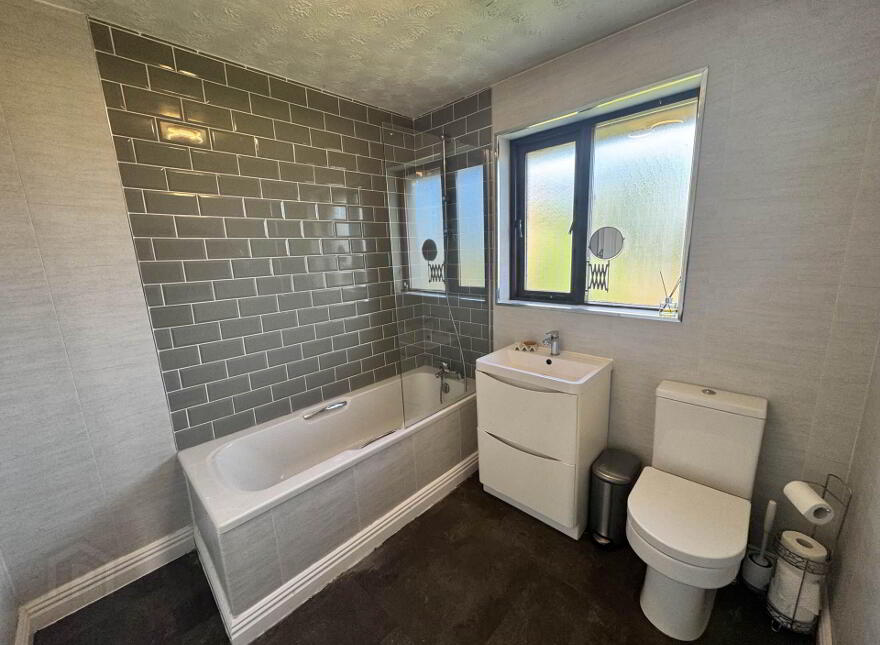 14 Craigs Road, Carrickfergus, BT38 9RL