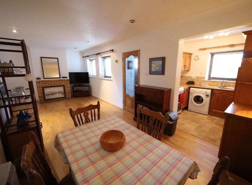 11 Castlepoint Village, Crosshaven, P43EK18