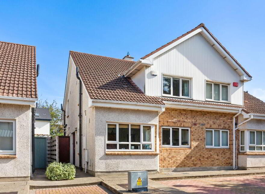 8 Engleberg Court, Mounttown Road Lower, Dún Laoghaire, Dun Laoghaire, A96A781 photo