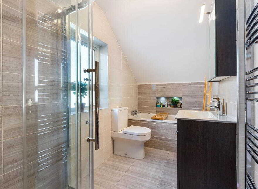 8 Engleberg Court, Mounttown Road Lower, Dún Laoghaire, Dun Laoghaire, A96A781