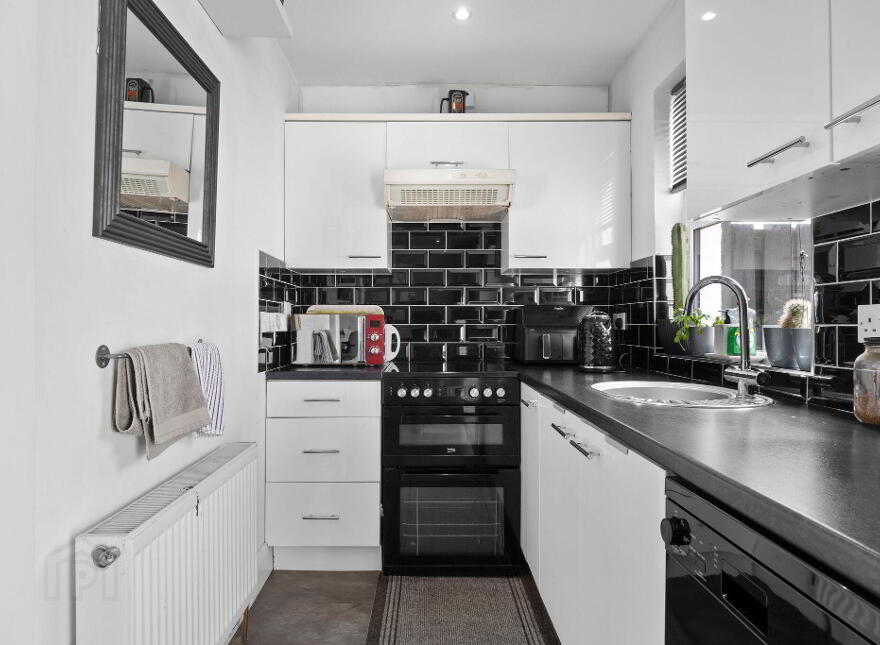 25 Skerrymor Place, Portrush, BT56 8JS