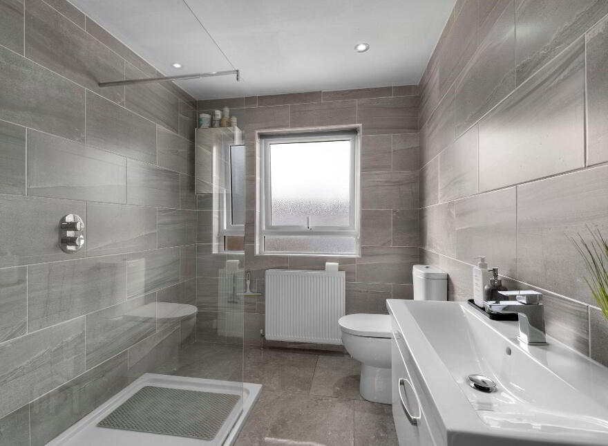 25 Skerrymor Place, Portrush, BT56 8JS
