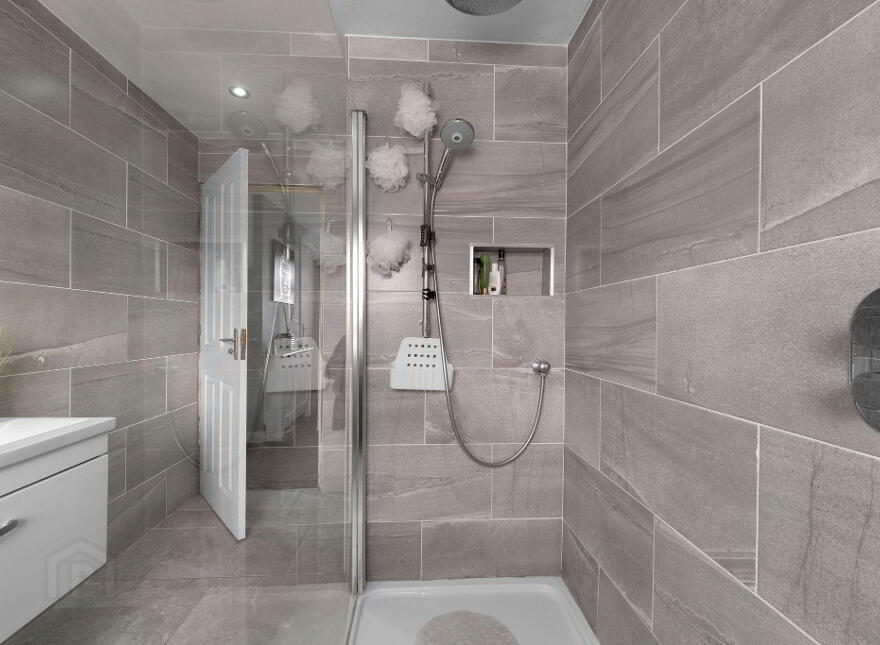 25 Skerrymor Place, Portrush, BT56 8JS