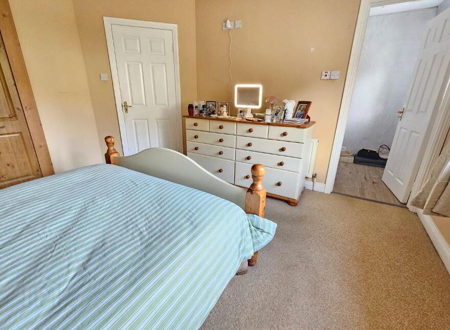 46 Westwood Grove, Clara, R35N977