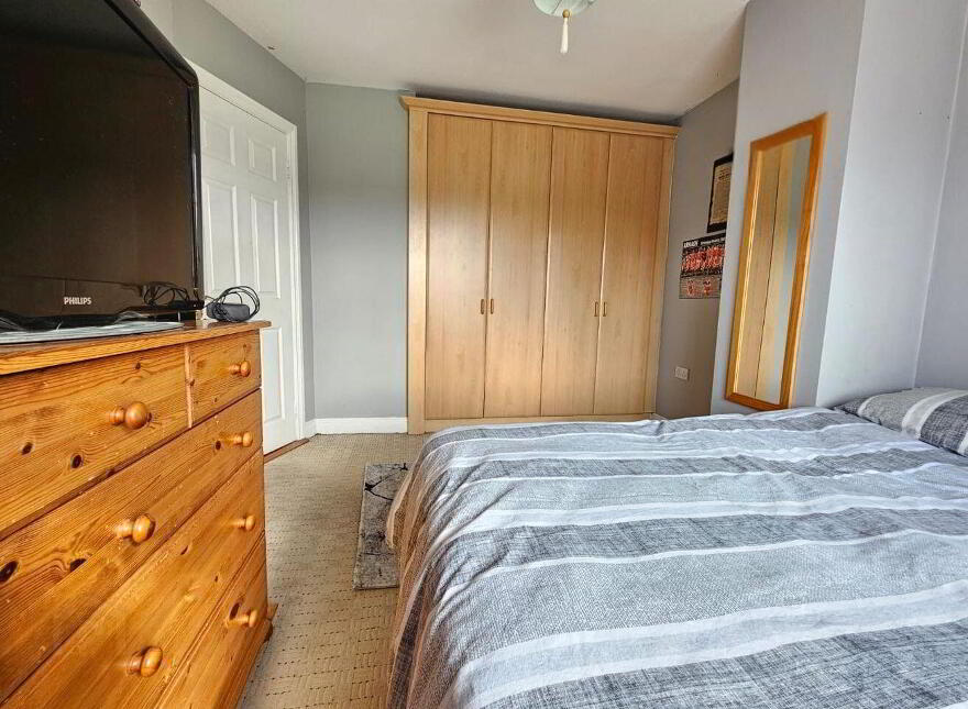 46 Westwood Grove, Clara, R35N977