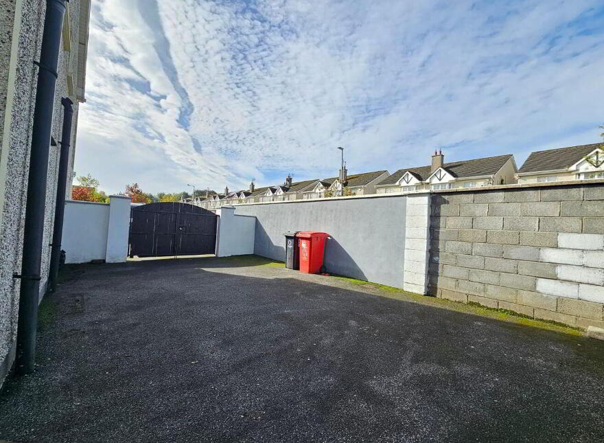 46 Westwood Grove, Clara, R35N977