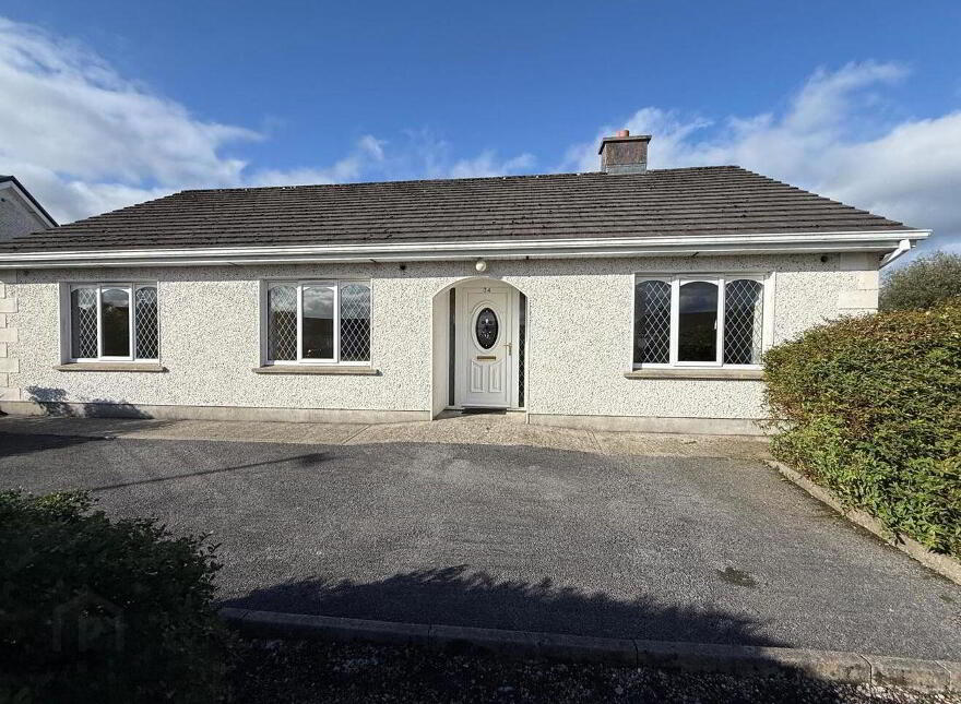 34 Hollywood Grove, Ballaghaderreen, F45WN26