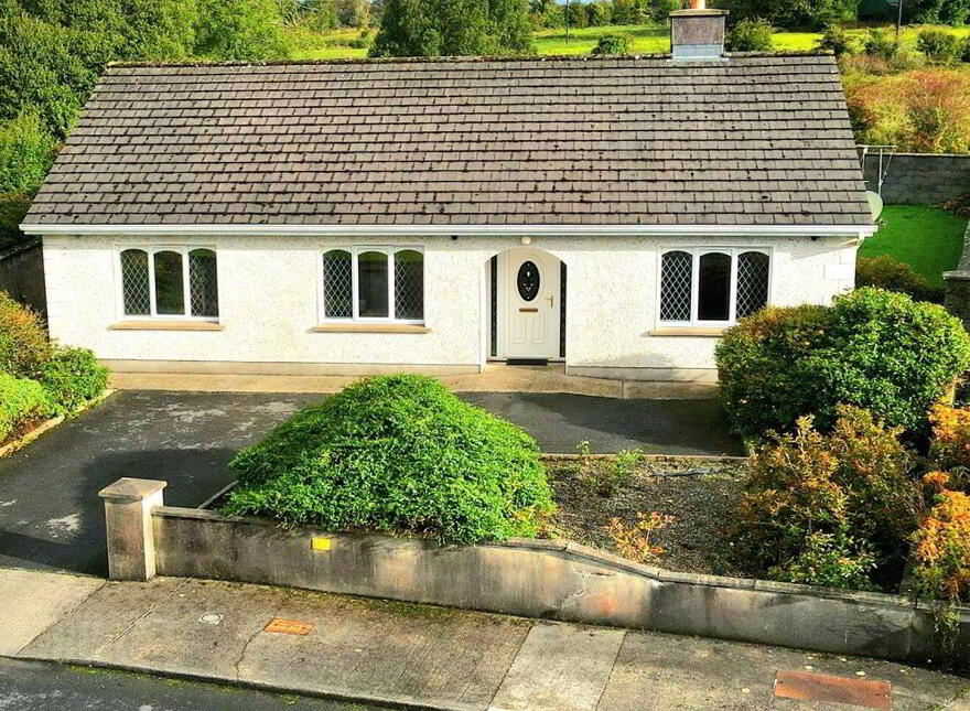 34 Hollywood Grove, Ballaghaderreen, F45WN26