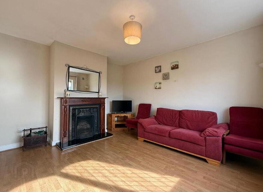 34 Hollywood Grove, Ballaghaderreen, F45WN26