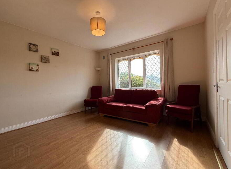 34 Hollywood Grove, Ballaghaderreen, F45WN26