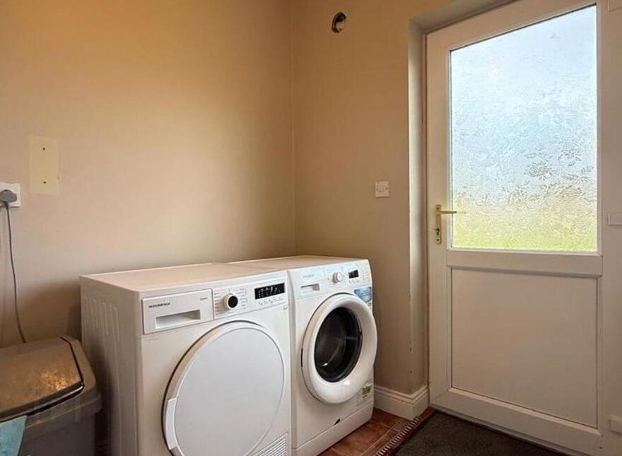 34 Hollywood Grove, Ballaghaderreen, F45WN26
