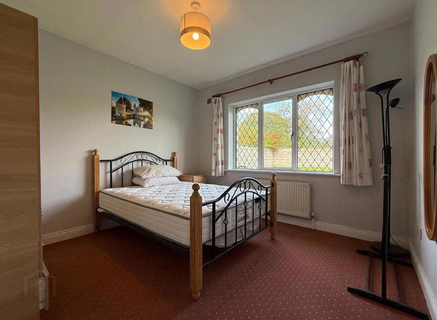 34 Hollywood Grove, Ballaghaderreen, F45WN26