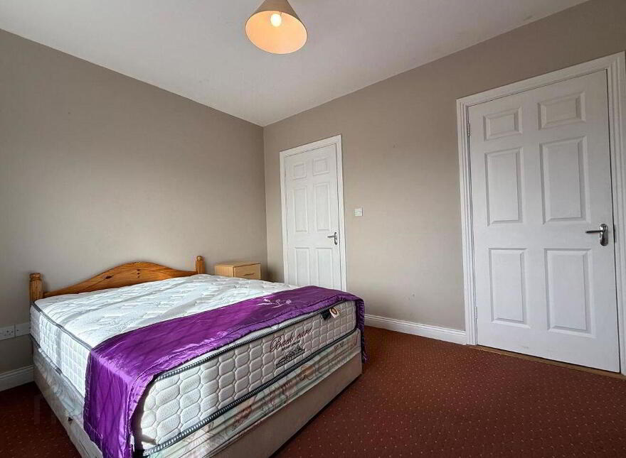 34 Hollywood Grove, Ballaghaderreen, F45WN26