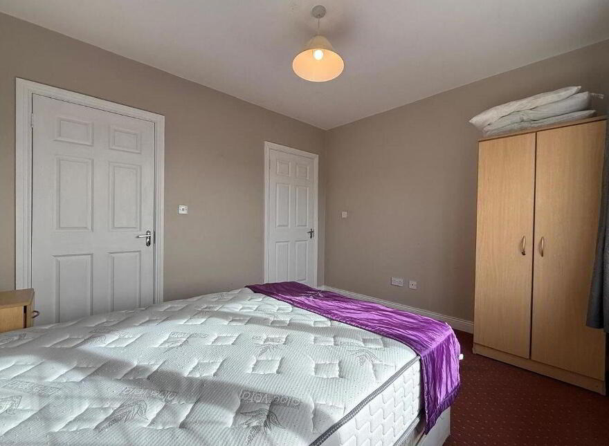 34 Hollywood Grove, Ballaghaderreen, F45WN26