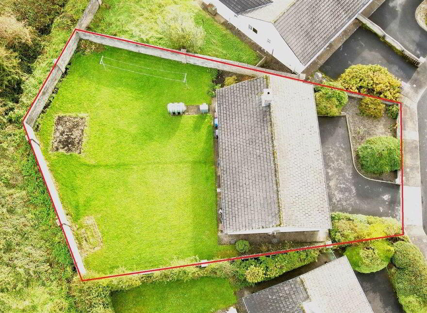 34 Hollywood Grove, Ballaghaderreen, F45WN26