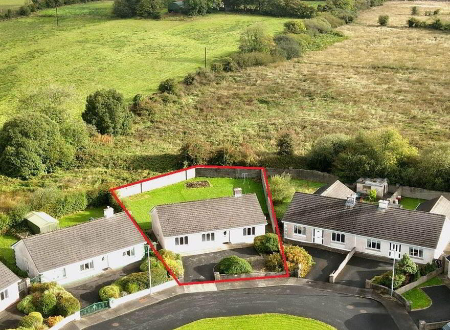 34 Hollywood Grove, Ballaghaderreen, F45WN26