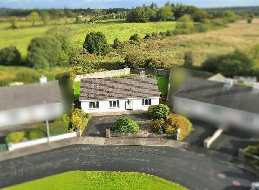 34 Hollywood Grove, Ballaghaderreen, F45WN26