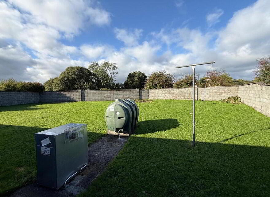 34 Hollywood Grove, Ballaghaderreen, F45WN26