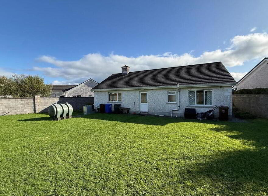 34 Hollywood Grove, Ballaghaderreen, F45WN26