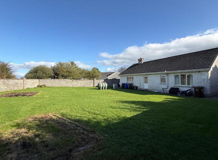 34 Hollywood Grove, Ballaghaderreen, F45WN26