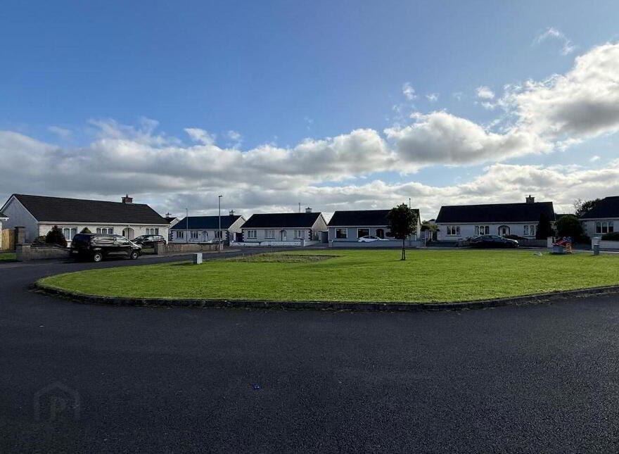 34 Hollywood Grove, Ballaghaderreen, F45WN26