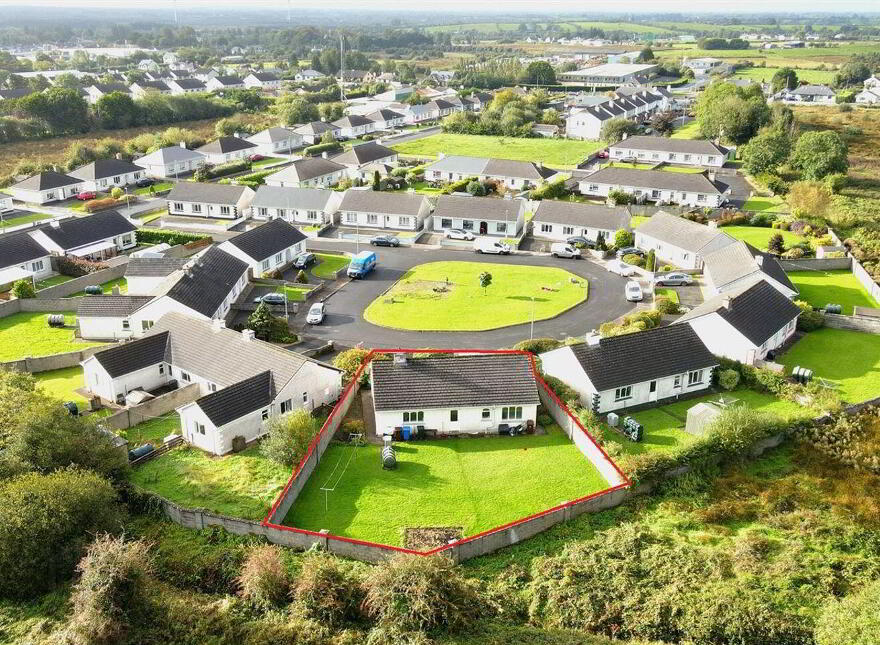 34 Hollywood Grove, Ballaghaderreen, F45WN26