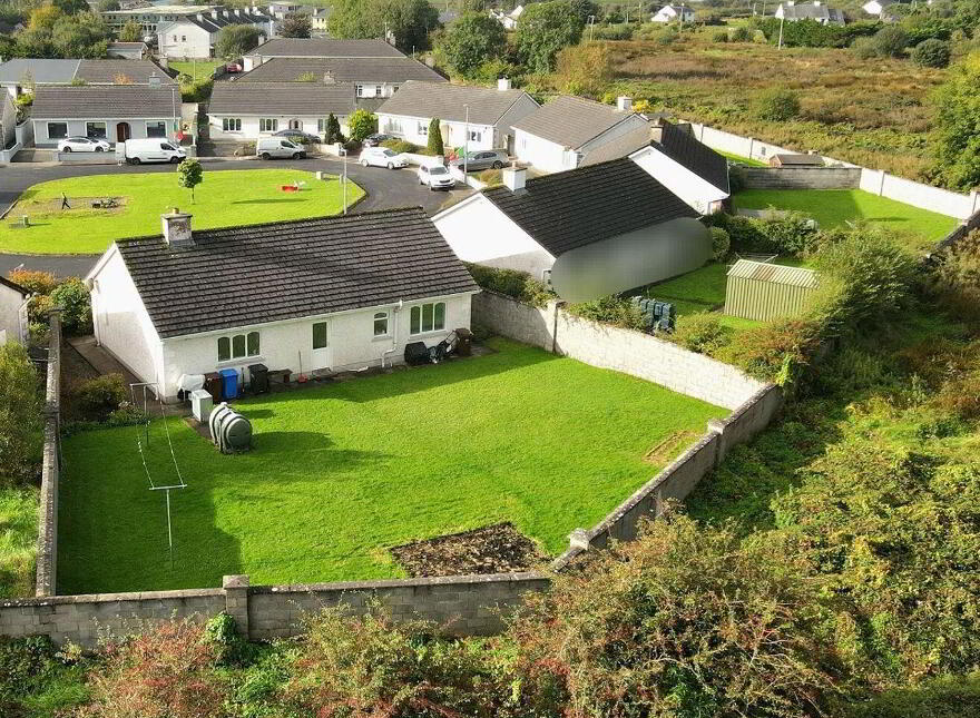 34 Hollywood Grove, Ballaghaderreen, F45WN26