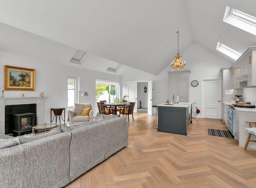 Mons Lodge, Leinster Walk, Kildare, R51TP93