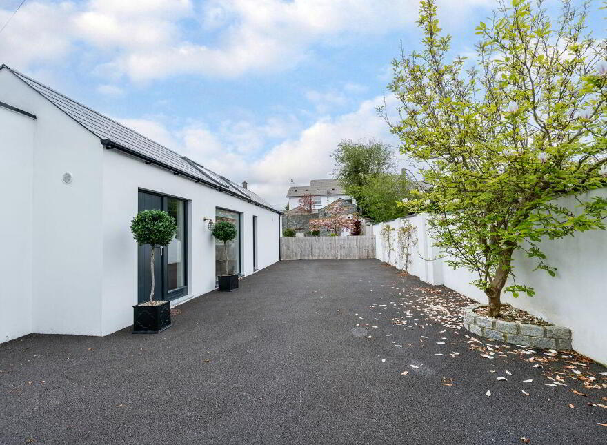 Mons Lodge, Leinster Walk, Kildare, R51TP93