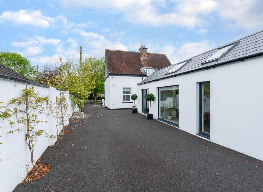 Mons Lodge, Leinster Walk, Kildare, R51TP93