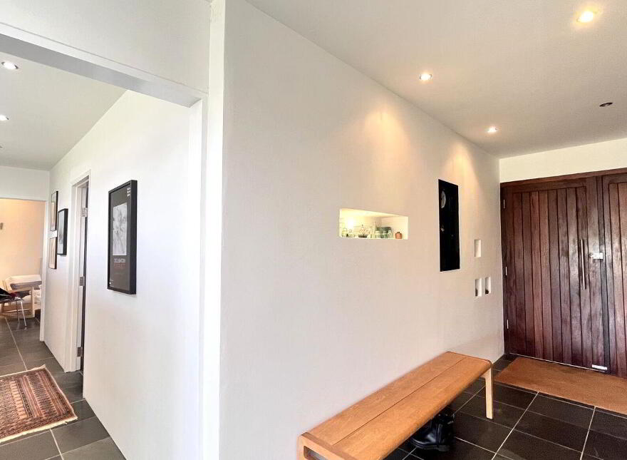 Glenhest, Newport, F28Y240
