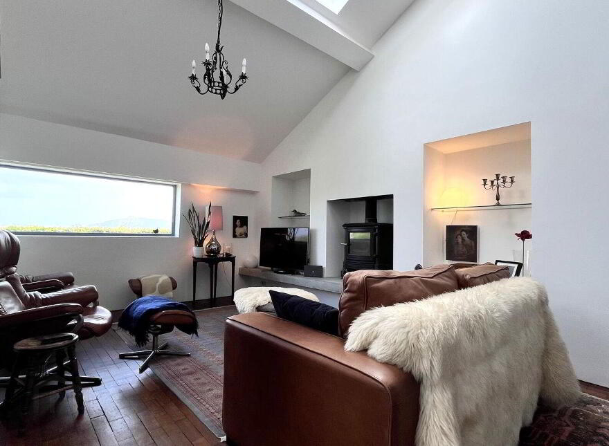 Glenhest, Newport, F28Y240