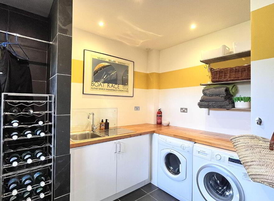 Glenhest, Newport, F28Y240