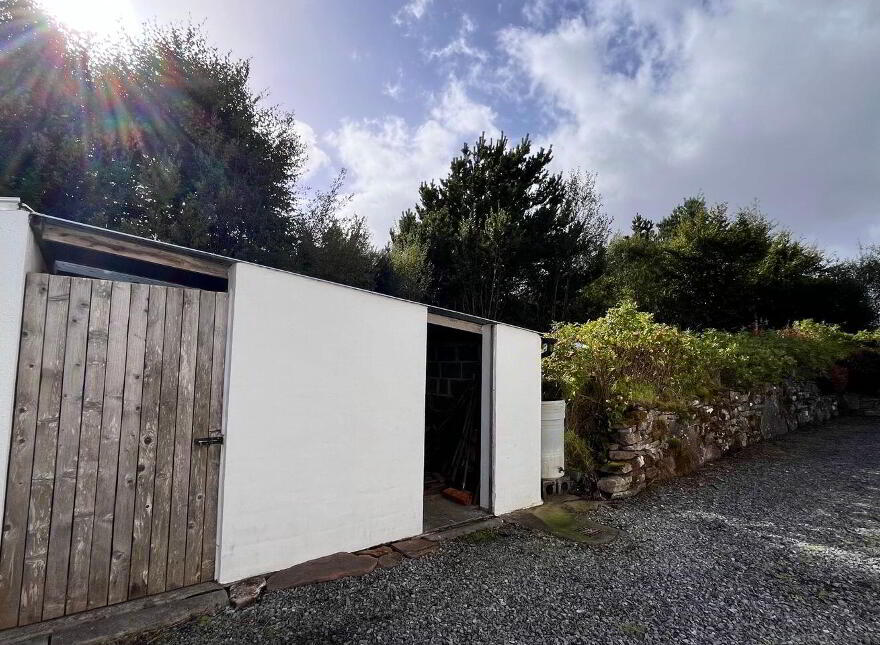 Glenhest, Newport, F28Y240