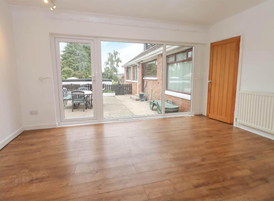 14 Moyra Crescent, Dundonald, Belfast, BT16 1UX