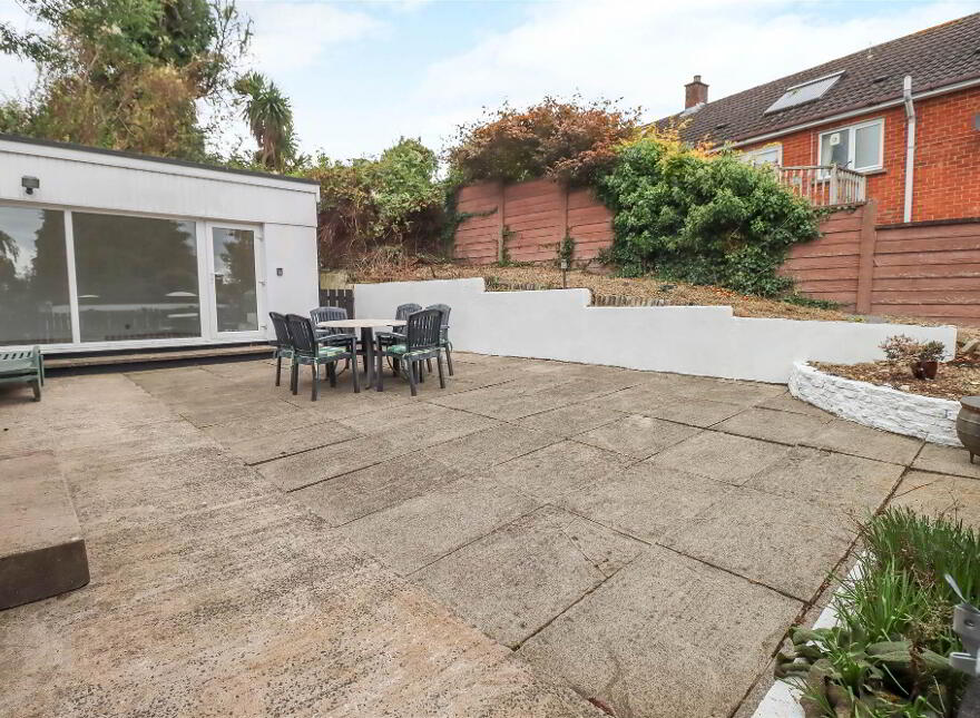 14 Moyra Crescent, Dundonald, Belfast, BT16 1UX